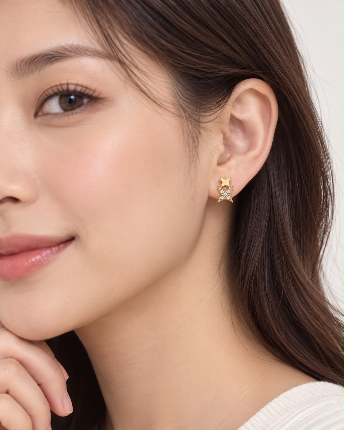 Aretes dorados de estrellas con pedrería⭐️