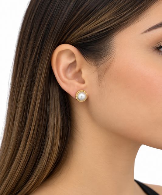 🤍 Aretes dama de Perla con Borde Dorado