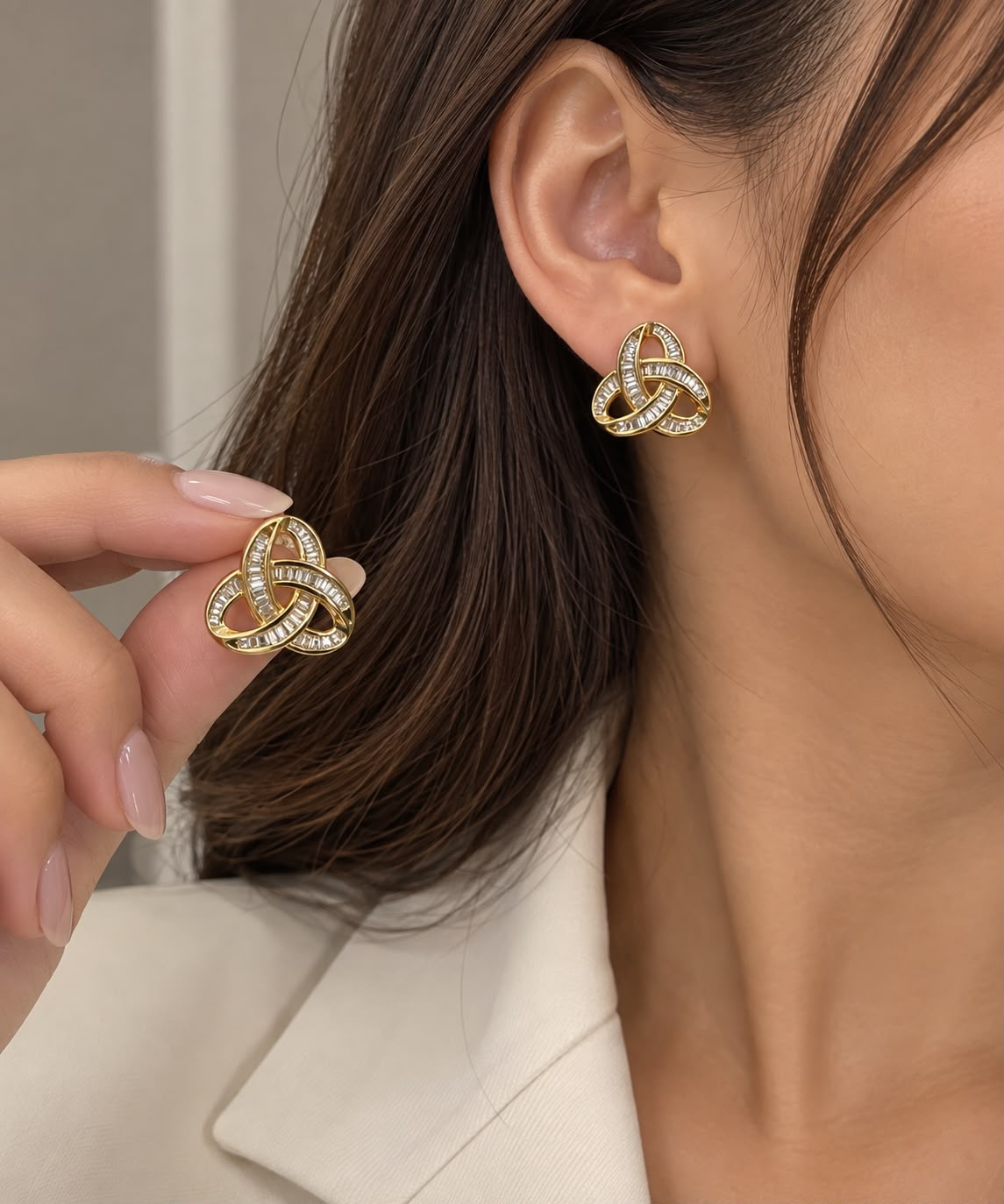 Aretes Dama Nudo Dorado con Cristales ✨💎