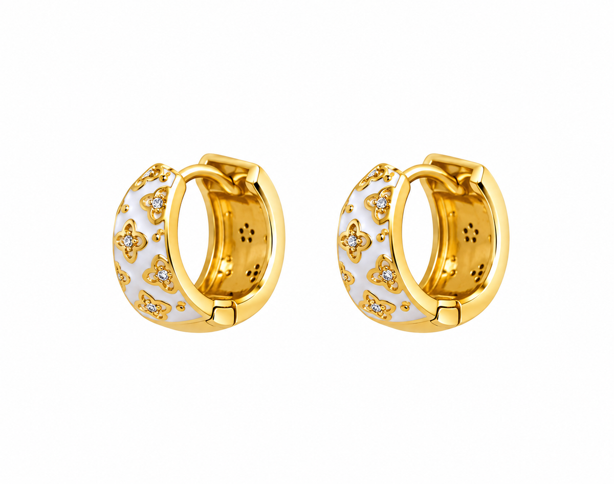 Aretes dama aro dorado con detalles florales blancos ✨