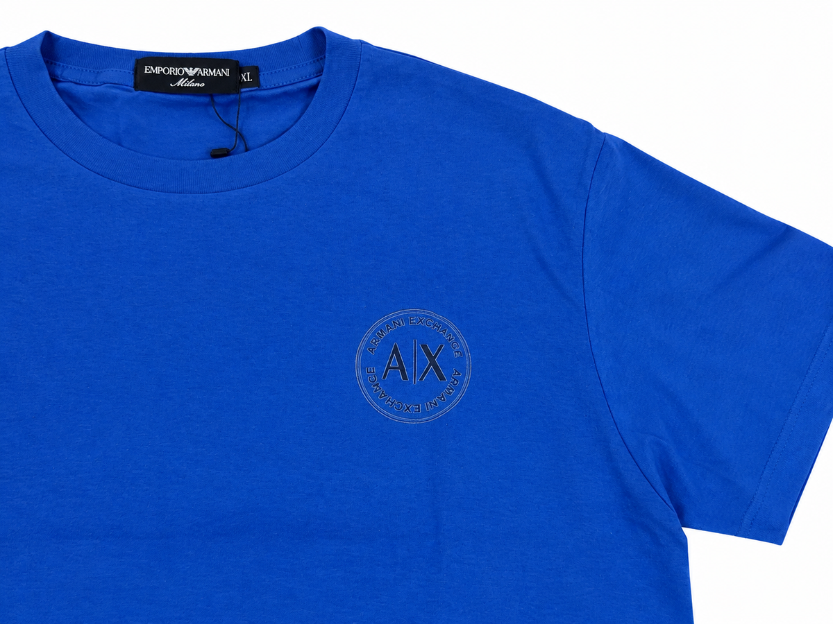 Playera Caballero Cuello Redondo con Emblema Minimalista